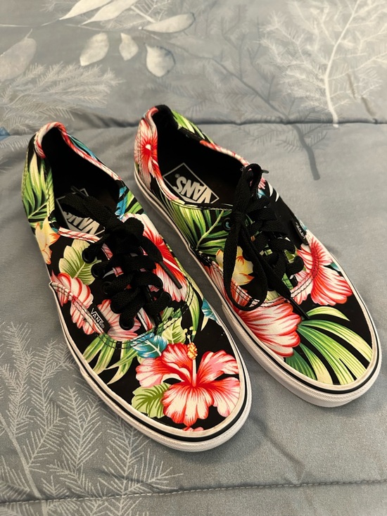 Vans Shoes - Like New Vans Floral Hawaiian Black Colorway sneakers sz W8 M 6.5